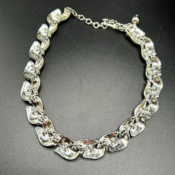 BOGO Free Jewelry...Lisner Matte Textured Silver Leaf Choker Necklace - Picture 5 of 7